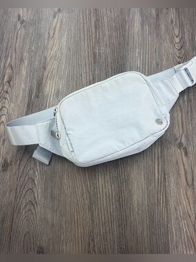 Lululemon Belt bag light blue 2L
